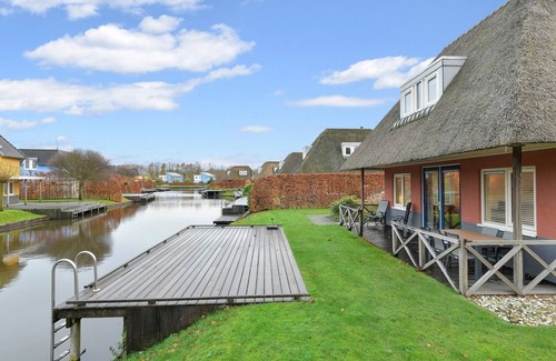 Midlaren House | Holiday Home in De Bloemert