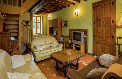 Diges House | Holiday Home in Diges with Garden & Cycling