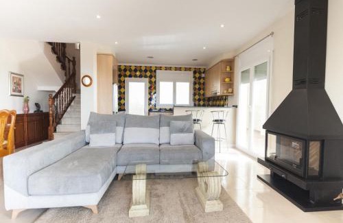 Palau-Saverdera House | Holiday Home in Empuriabrava with Private Pool