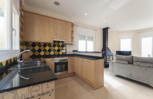 Palau-Saverdera House | Holiday Home in Empuriabrava with Private Pool