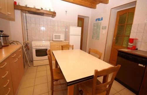 Esmoulieres House | Holiday Home in Esmoulières near Forest
