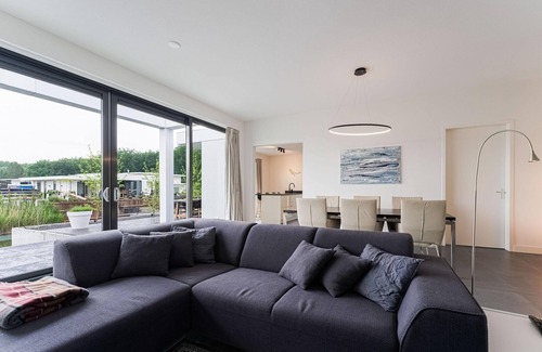 Zeewolde Villa | Holiday Home in Flevoland by Veluwemeer