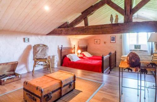 Saint-Laurent-de-la-Salle House | Holiday Home in Saint-Laurent-de-la-Salle with Pool