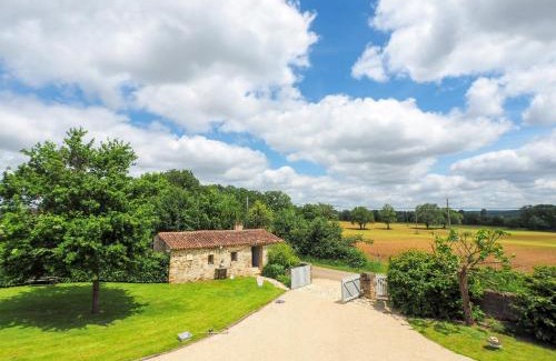 Saint-Laurent-de-la-Salle House | Holiday Home in Saint-Laurent-de-la-Salle with Pool