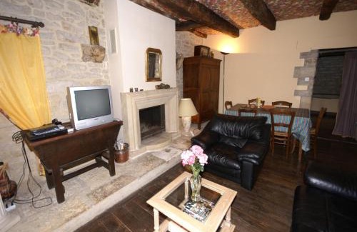 Saint-Geniez-d'Olt House | Holiday Home in Saint-Geniez-d'Olt near Lot River