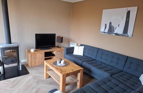Grou House | Holiday Home in Grou near Frisian Lakes