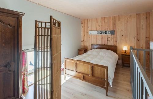 Nadrin House | Holiday Home in Houffaliz with Garden