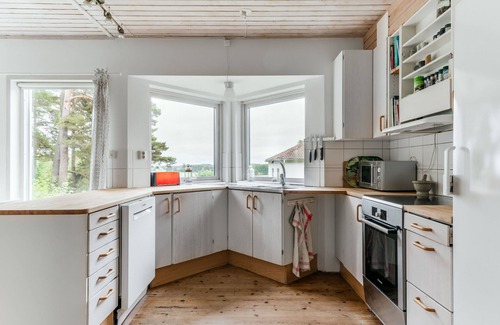 Jarna Ski Chalet | Holiday Home in Järna with fantastic views | SE13011