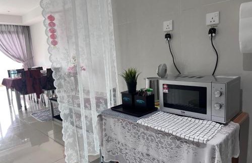 Taman Century Apartment | Holiday Home in KSL , 2 Bdrm 2 Bthrm Wifi 4 pax