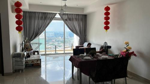Taman Century Apartment | Holiday Home in KSL , 2 Bdrm 2 Bthrm Wifi 4 pax