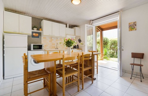 Les Salelles House | Holiday Home in Les Salelles with Private Pool