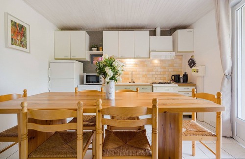 Les Salelles House | Holiday Home in Les Salelles with Private Pool