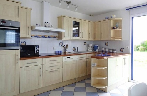 Guilvinec House | Holiday Home in Le Guilvinec near Sandy Beach