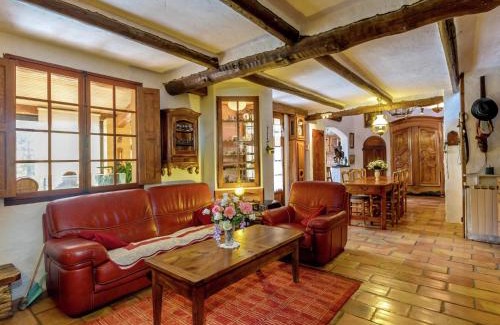 Le Luc House | Holiday Home in Le Luc with Pool & Vineyards