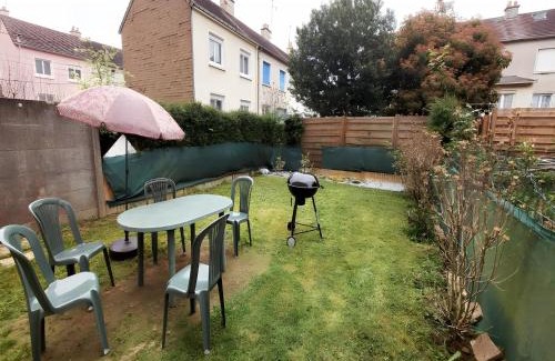 Miroir - Batignolles House | Holiday Home in Le Mans near 24H Circuit