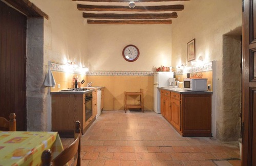 Lerne House | Holiday Home in Lerné with Garden