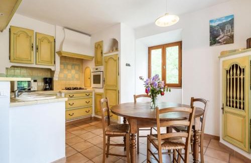 Les Assions House | Holiday Home in Les Assions near Bois de Païolive