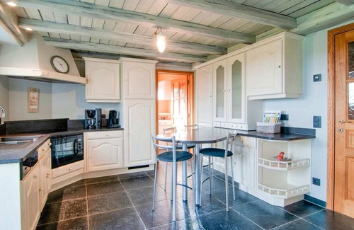 Nafraiture House | Holiday Home in Nafraiture near Forest