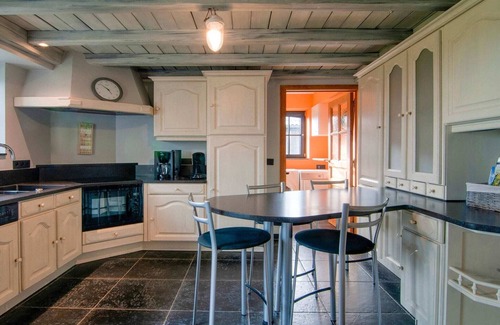 Nafraiture House | Holiday Home in Nafraiture near Forest