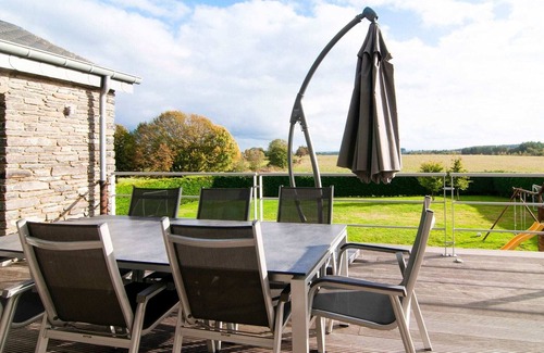 Nafraiture House | Holiday Home in Nafraiture near Forest