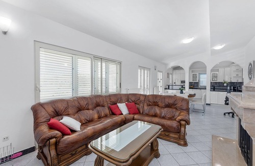 Neoric House | Holiday Home in Neoric with Sauna