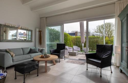 Nieuwvliet House | Holiday Home in Nieuwvliet near the Beach