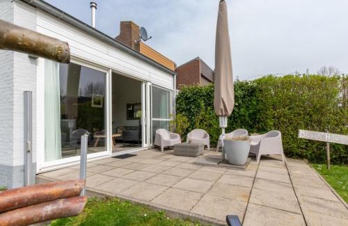 Nieuwvliet House | Holiday Home in Nieuwvliet near the Beach