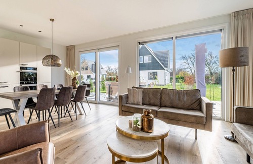 De Koog House | Holiday Home in De Koog with Sauna