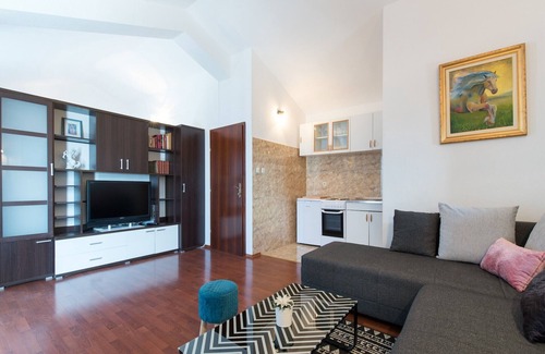 Podstrana House | Holiday Home in Podstrana near Beach