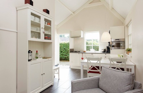 Overlangel House | Holiday Home in Ravenstein with Garden