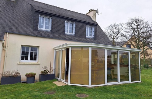 Landeda House | Holiday Home in St. Marguerite near Sandy Beach