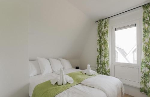 Stavoren House | Holiday Home in Stavoren by Private Jetty