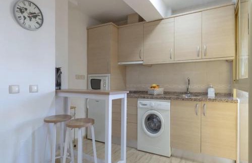 Torremolinos City Centre Apartment | Holiday Home in Torremolinos by Playa Carihuela