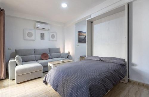 Torremolinos City Centre Apartment | Holiday Home in Torremolinos by Playa Carihuela