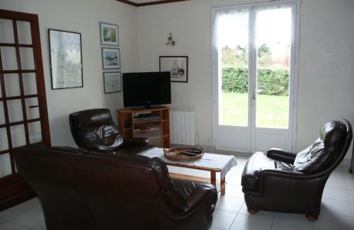 Ploudalmezeau House | Holiday Home in Treompan near Sandy Beaches