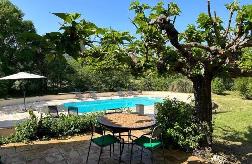 Villecroze House | Holiday Home in Villecroze with Pool & Garden
