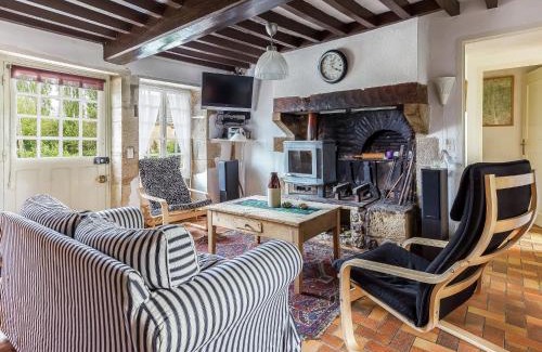 Vitry-Lache House | Holiday Home in Vitry-Laché near Lake