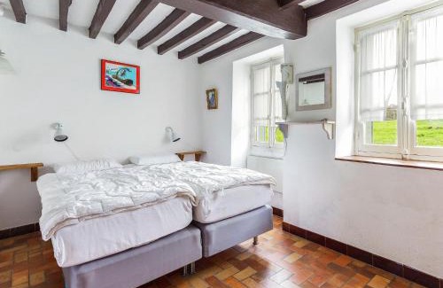 Vitry-Lache House | Holiday Home in Vitry-Laché near Lake