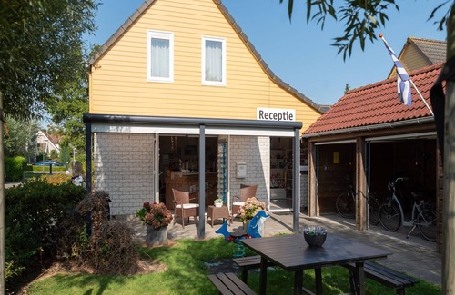 Wemeldinge House | Holiday Home in Wemeldinge near the Sea