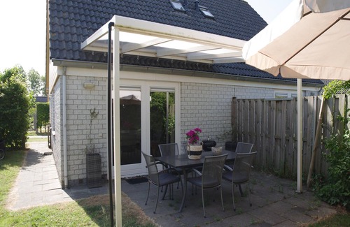 Wemeldinge House | Holiday Home in Zeeland with Spacious Garden