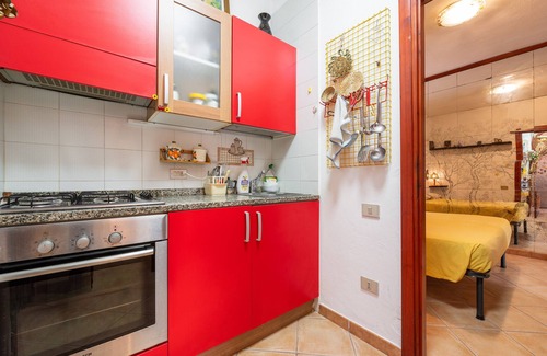 Capitana House | Holiday Home 'Grazioso Villino' with Private Terrace, Private Garden and Air Conditioning
