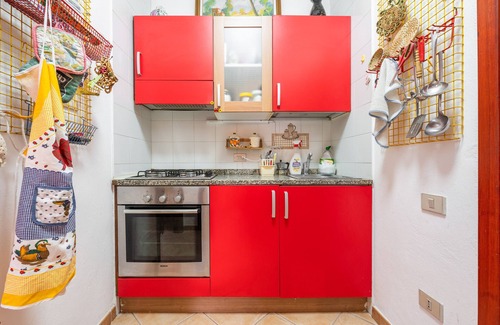 Capitana House | Holiday Home 'Grazioso Villino' with Private Terrace, Private Garden and Air Conditioning