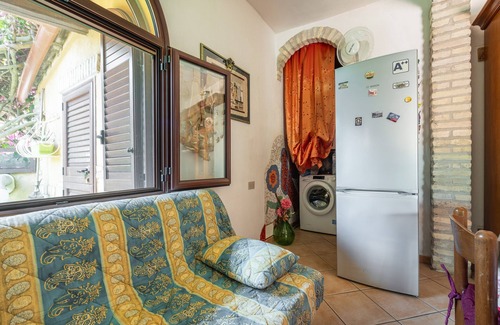 Capitana House | Holiday Home 'Grazioso Villino' with Private Terrace, Private Garden and Air Conditioning