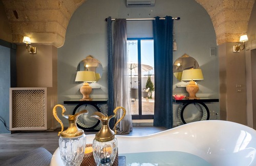 San Pietro in Lama House | Holiday Home 'Maison Boutique At Viviana' with Shared Pool, Wi-Fi and Air Conditioning