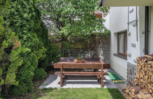 Fiumes House | Holiday Home 'Charmed House' with Mountain View, Private Terrace and Wi-Fi