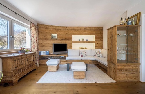 Fiumes House | Holiday Home 'Charmed House' with Mountain View, Private Terrace and Wi-Fi
