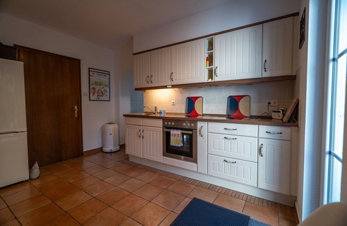 Brilon House | Holiday Home 'Jachthuus Mit Anbau' with Mountain View, Private Terrace and Wi-Fi