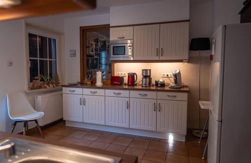 Brilon House | Holiday Home 'Jachthuus' with Mountain View, Private Terrace and Wi-Fi