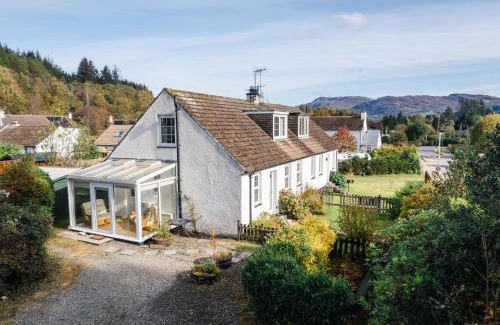 Fort Augustus House | Holiday Home Jenkins Cottage by Interhome