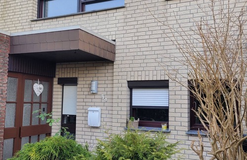 Langen b. Bremerhaven House | Holiday Home 'Johann' with Private Terrace, Private Garden and Wi-Fi